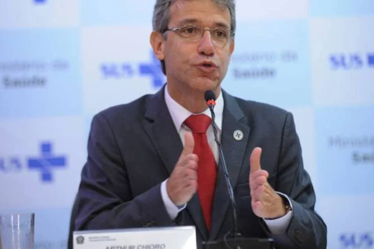 O ministro da Saúde, Arthur Chioro, fala sobre o primeiro caso suspeito de Ebola no país (Elza Fiúza/Agência Brasil)