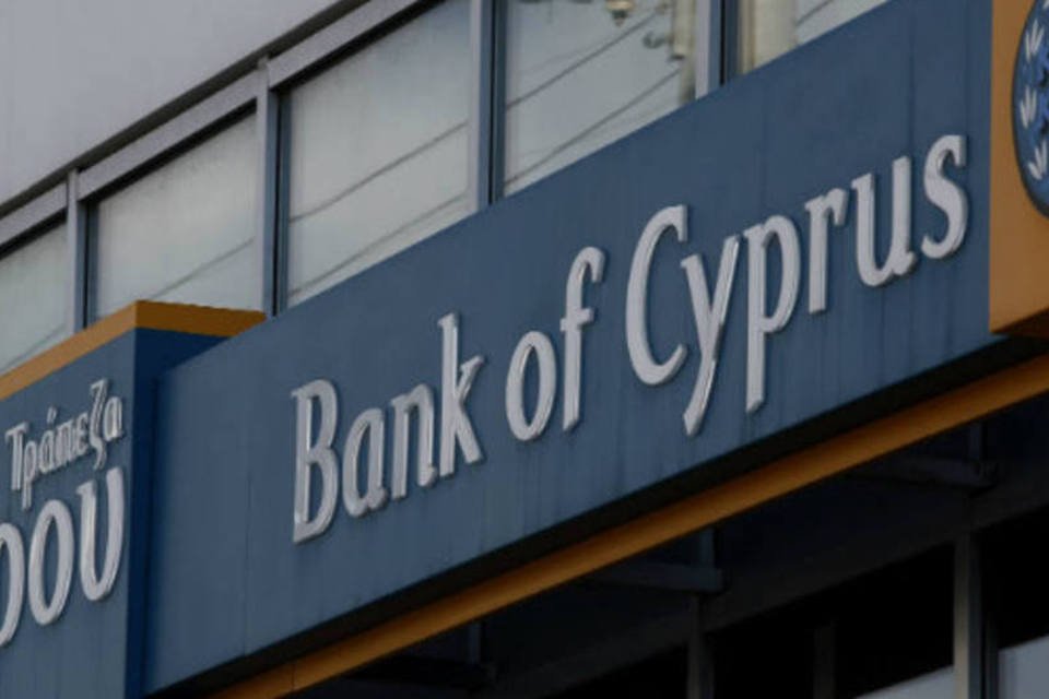 Chipre busca taxação de 25% sobre grandes poupadores
