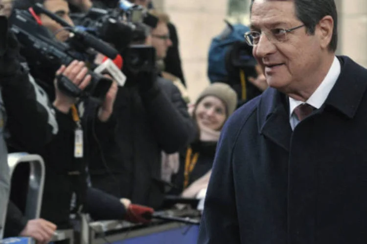 
	O presidente do Chipre Nicos Anastasiades: a economia cipriota s&oacute; representa 0,2% do PIB da eurozona, mas essa ajuda de 10 bilh&otilde;es de euros significa metade do produto interno produto do pa&iacute;s.
 (REUTERS/Eric Vidal)