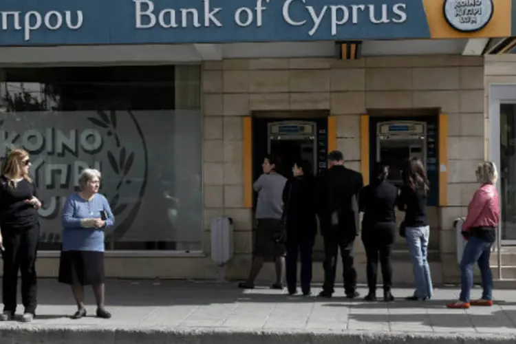 
	Banco do Chipre: este plano teria uma taxa extraordin&aacute;ria pequena sobre os dep&oacute;sitos privados
 (REUTERS/Yorgos Karahalis)