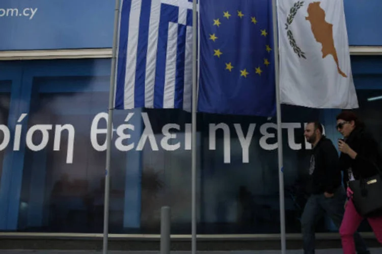
	Atualmente, o Chipre est&aacute; no processo de negocia&ccedil;&atilde;o de um resgate com os seus pares europeus
 (REUTERS / Yorgos Karahalis)