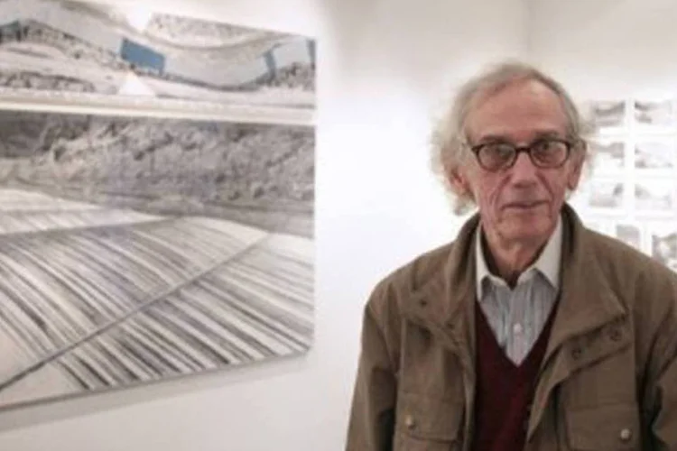 Christo, de 76 anos, começou a pensar no projeto "Over the River" em 1992
 (Jacques Demarthon/AFP)