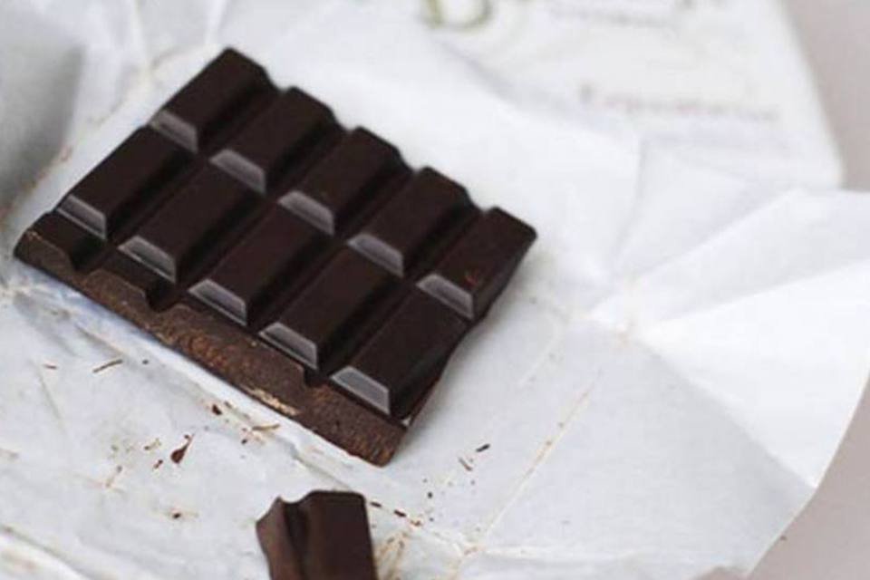 Estudo britânico associa consumo de chocolate à redução de doenças cardíacas