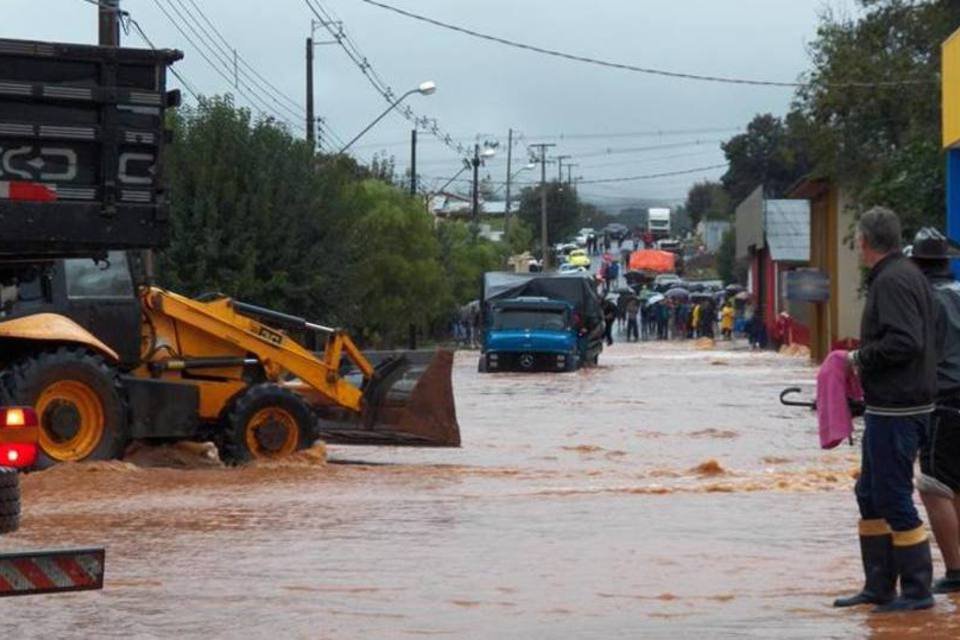 Chega a 54 número de municípios afetados por chuva no Paraná