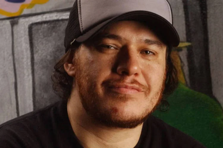 
	Chor&atilde;o: l&iacute;der da banda Charlie Brown Jr. foi encontrado morto na madrugada do dia 6 de mar&ccedil;o em seu apartamento na Rua Mor&aacute;s, em Pinheiros, zona oeste de S&atilde;o Paulo.
 (Roberto Setton / Veja)