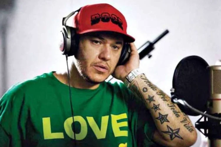 
	A troca foi feita ap&oacute;s uma campanha nas redes sociais&nbsp;que pedia que a emissora prestasse uma homenagem ao cantor, colocando no ar a abertura da novela com a m&uacute;sica
 (Divulgação)