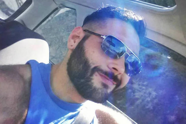 Chris Mintz: ao se deparar com o atirador tentando entrar na sua sala de aula, ex-militar o confrontou e salvou vidas. Levou sete tiros, mas sobreviveu (Facebook/Reprodução)