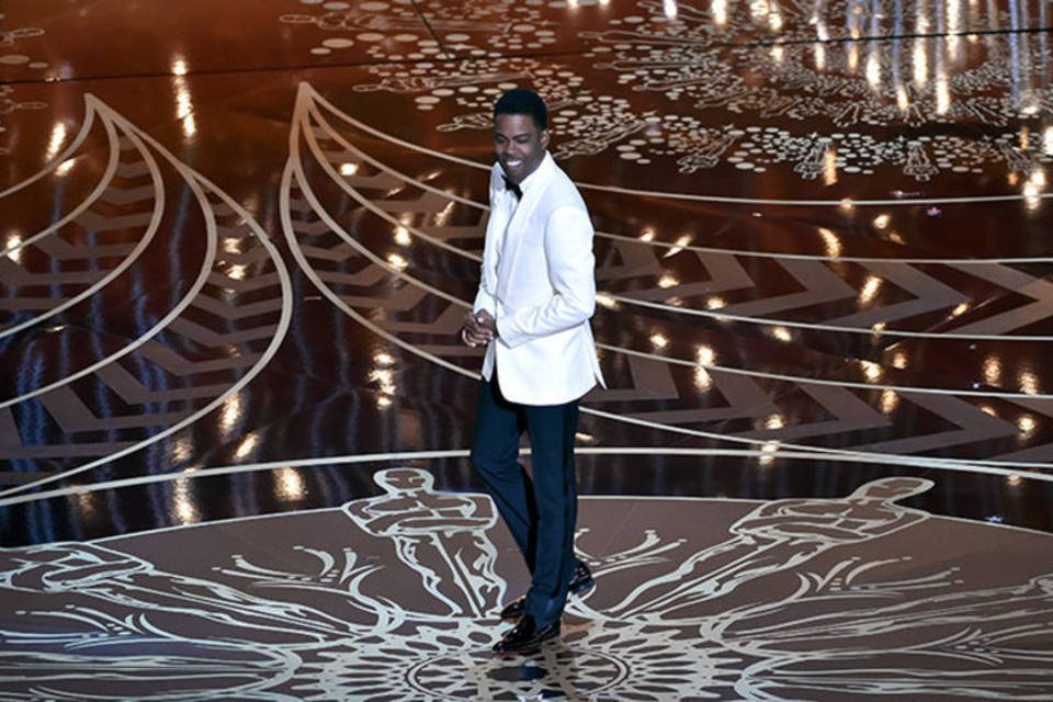 Sarcasmo de Chris Rock sobre racismo dá a partida no Oscar