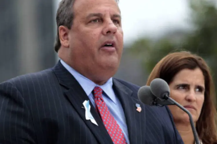 
	Chris Christie: Christie enfrenta ainda acusa&ccedil;&atilde;o de que teria obrigado a vice-governadora do Estado a amea&ccedil;ar a prefeita da cidade de Hoboken, Dawn Zimmer
 (Getty Images)