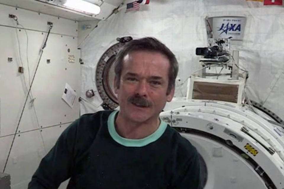 Astronauta mostra como é dormir no espaço