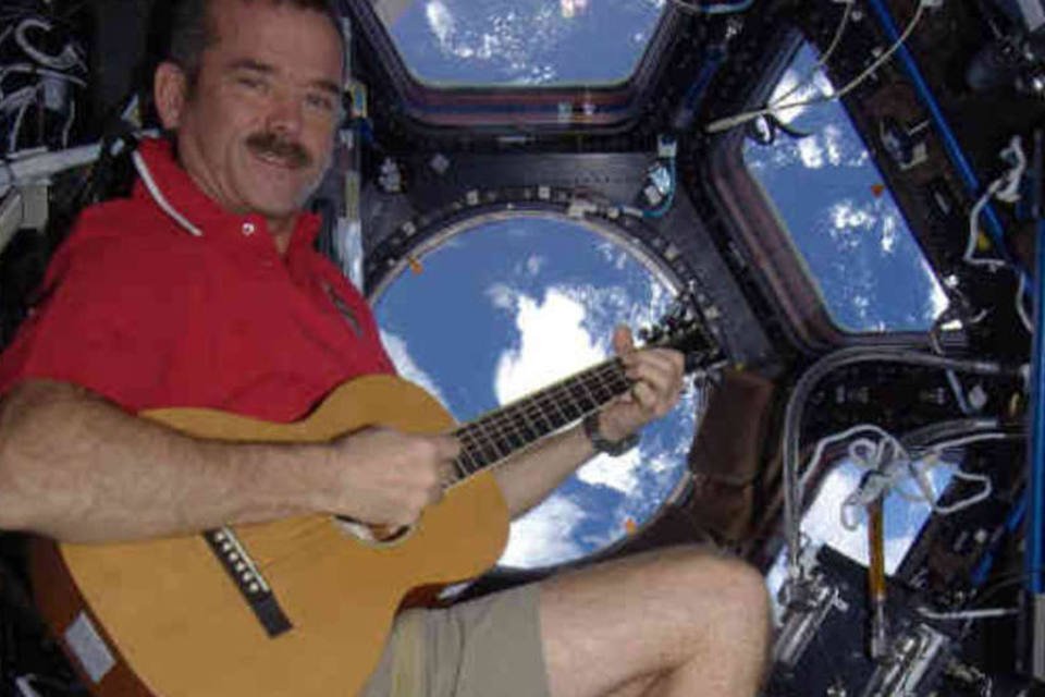Astronauta compõe e grava música no espaço