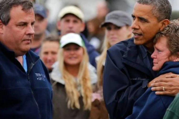 O governador republicano de Nova Jersey, Chris Christie, elogiou a atuação do presidente Barack Obama e a qualificou como  (Larry Downing/Reuters)