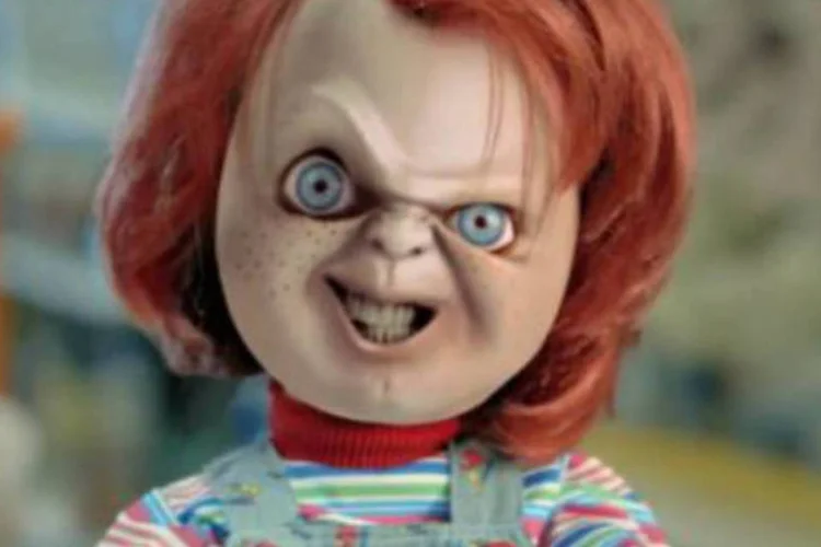 Chucky em comercial da Visa: filme, criado pela AlmapBBDO, utiliza humor como tom principal da peça de marketing, característica presente em todas as campanhas da Visa (Reprodução)