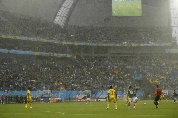 Chuva forte caiu em Natal, durante partida da Copa do Mundo na Arena Dunas (Dylan Martinez/Reuters)