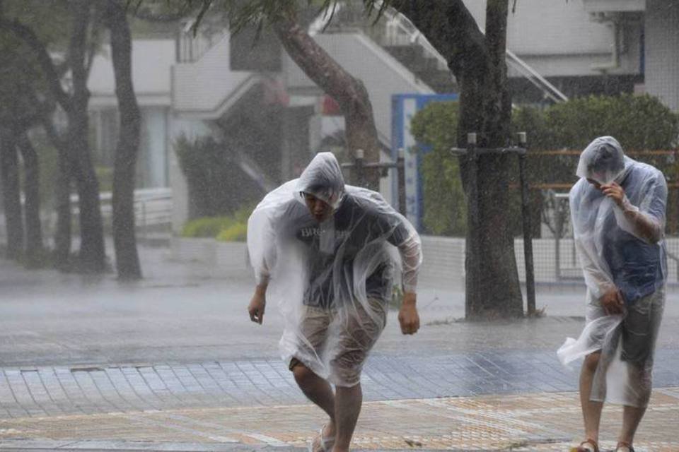 Tufão atinge sul e centro do Japão e deixa 68 feridos
