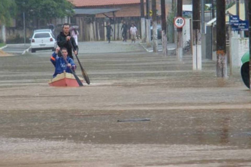 Aumenta número de pessoas atingidas por temporais em SC