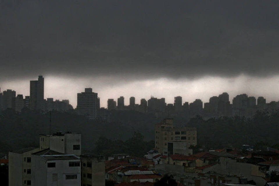 Chuva forte em SP provoca estado de atenção para enchentes