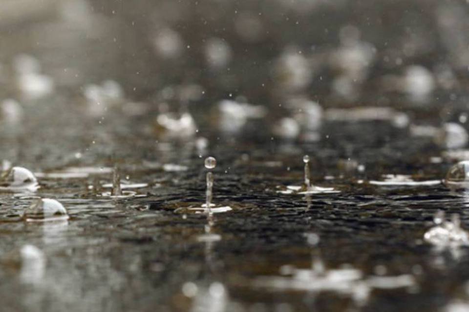 Chuva forte começa causar transtornos ao trânsito do Rio