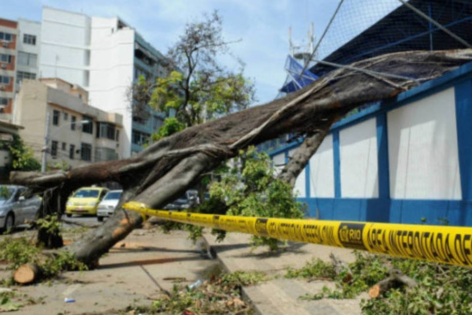 Chuva forte deixa regiões do Rio sem energia elétrica