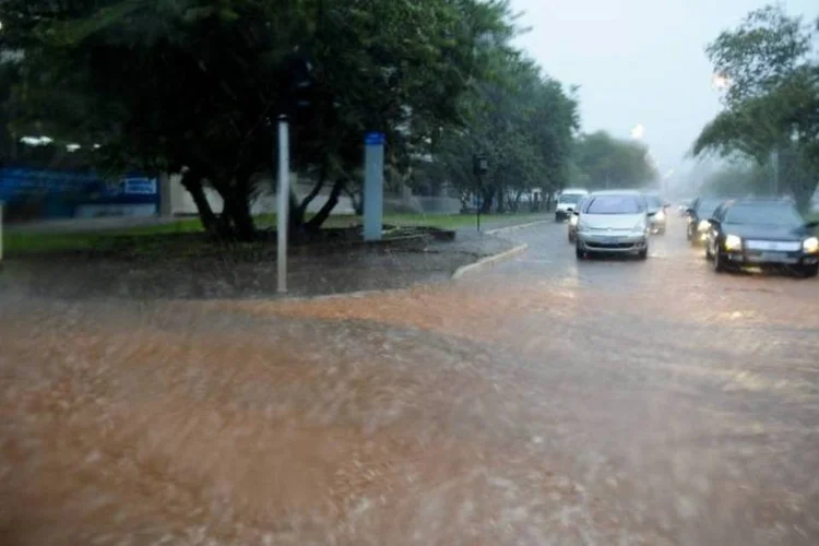
	Secretaria Nacional de Prote&ccedil;&atilde;o e Defesa Civil, do Minist&eacute;rio da Integra&ccedil;&atilde;o Nacional, liberou R$ 3,5 milh&otilde;es para ajudar v&iacute;timas da chuva
 (Fabio Rodrigues Pozzebom/Agência Brasil)