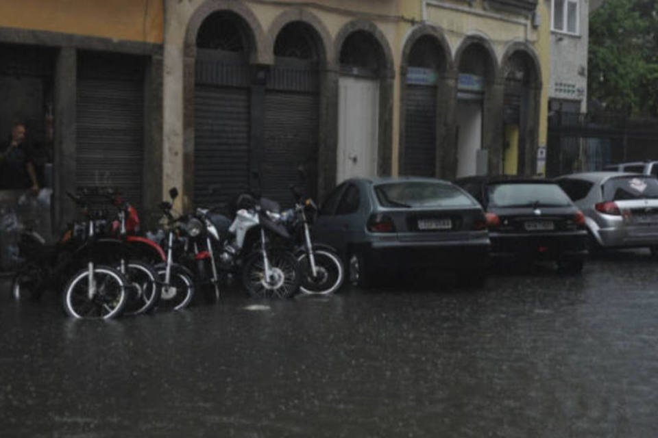 Temporal no Rio deixa 2 mortos e danifica ciclovia Tim Maia