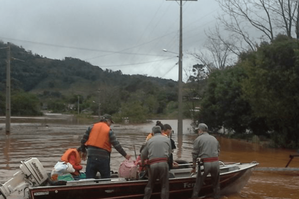 Chuva provoca estragos em 44 municípios no Paraná