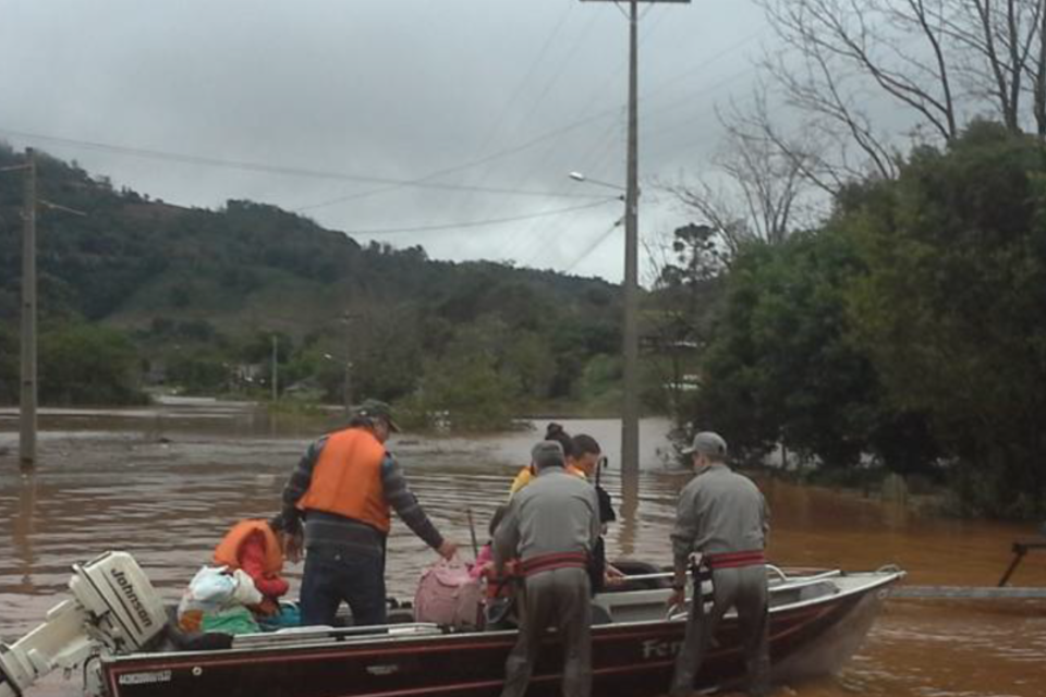 Rio Grande do Sul tem 15 mil pessoas fora de casa por chuva