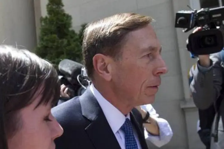 
	David Petraeus: o ex-diretor da CIA e her&oacute;i dos EUA confessou e evitou um julgamento embara&ccedil;oso, colocando um ponto final ao esc&acirc;ndalo de 2012
 (AFP/ John W. Adkisson)