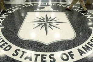 Mulher é baleada e presa em frente à sede da CIA, nos EUA
