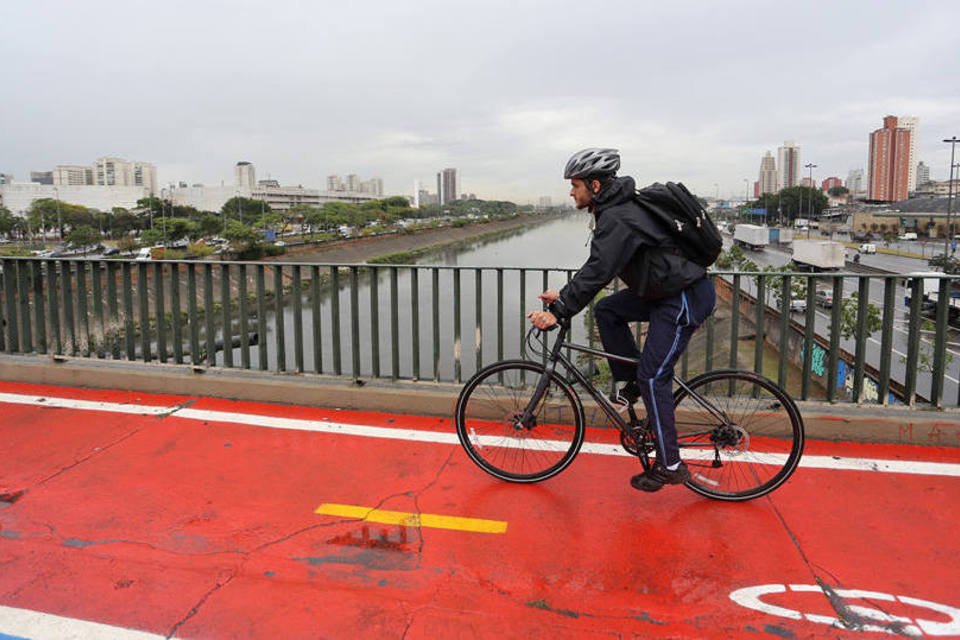 Teste em ciclovias revela armadilhas em São Paulo