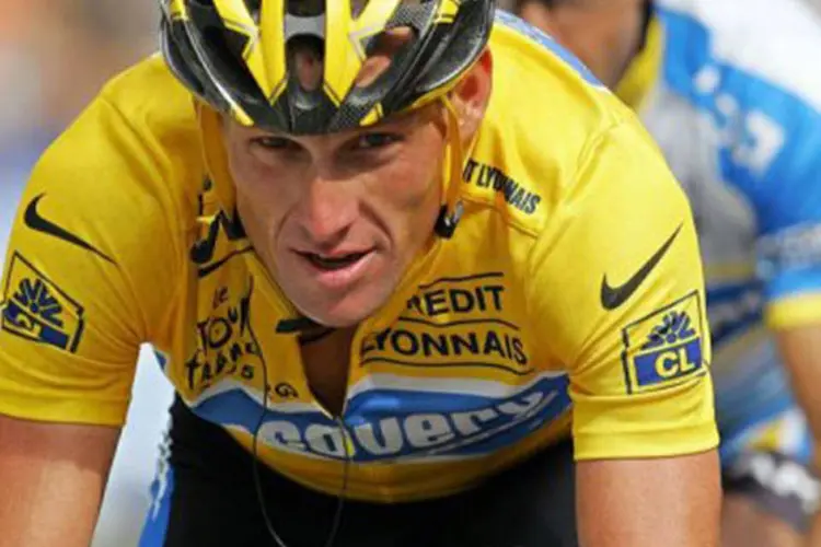
	Lance Armstrong: o ciclista americano foi suspenso ap&oacute;s testemunho de ex-companheiros de equipe de uso de doping
 (©AFP / Jack Guez)