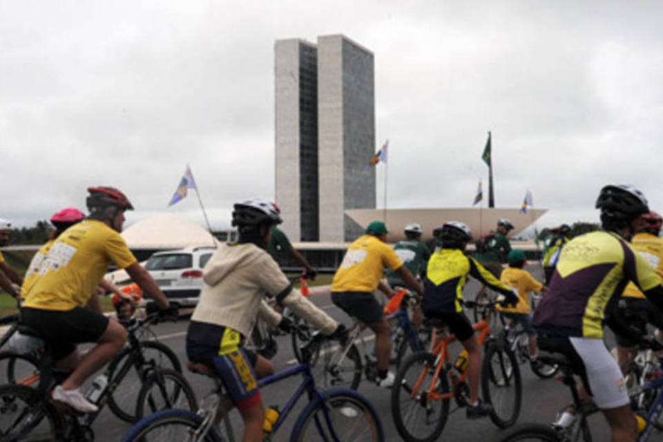 Ciclismo por meio ambiente mobiliza mais de mil no Congresso