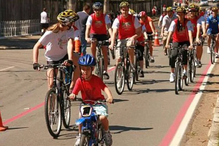 Outra novidade é a redução da velocidade máxima dos carros e outros veículos automotores nas vias da ciclofaixa de 60 km/h para 40 km/h (Leo Feltran/Veja São Paulo)