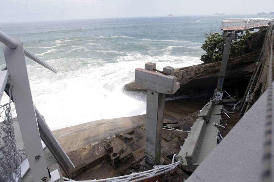 Rio retoma buscas a vítima de queda de ciclovia