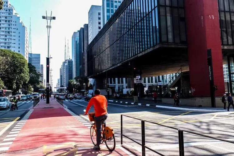 
	Ciclovia na avenida Paulista: grupo ocupava a avenida desde a noite de quarta-feira e foi dispersado na manh&atilde; desta sexta-feira
 (Rafael Neddermeyer/ Fotos Públicas)