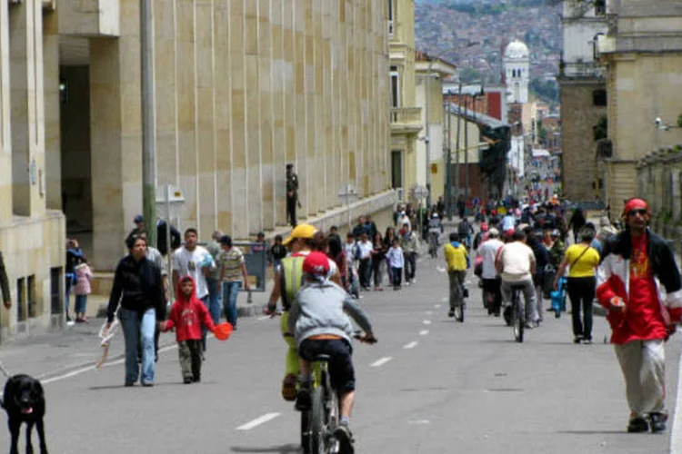 
	Ciclovia em Bogot&aacute;: banco central informou que a decis&atilde;o foi un&acirc;nime e que levou em conta fatores externos
 (Wikimedia Commons)