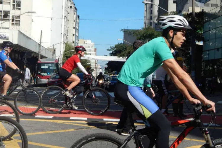 
	Av. Paulista: depois de discursar, o prefeito de S&atilde;o Paulo, Fernando Haddad, pedalou pela ciclovia
 (Tatiana Vaz/EXAME.com)