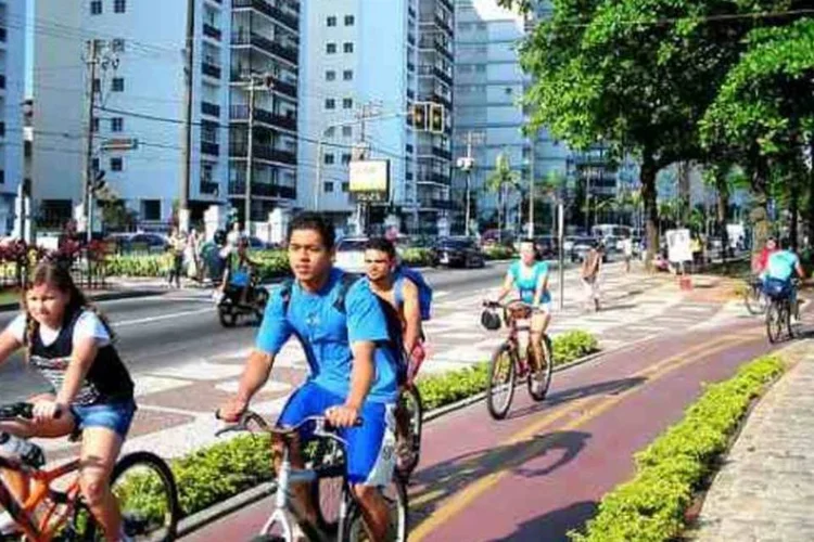 Ciclovia em Santos, São Paulo: projeto do governo prevê incentivos para a construção de mais ciclovias (Marcus RG/Flickr)