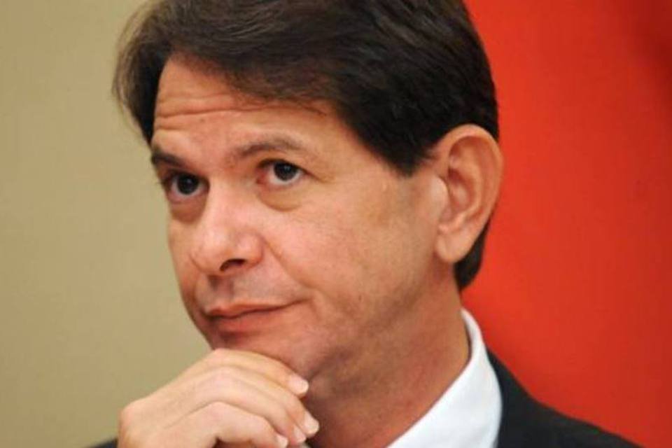 Cid Gomes defende Aécio para a presidência do Senado