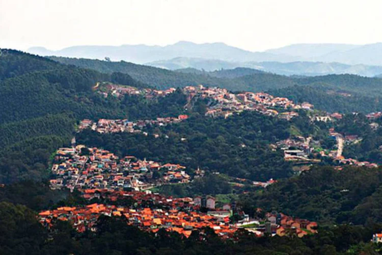 Vista da área urbana ao norte da cidade de Caieiras: o projeto, batizado de Novo Aeroporto de São Paulo (Nasp), prevê investimentos de R$ 9 bilhões (RonanW Humberto Do Lago Müller/WikimediaCommons)