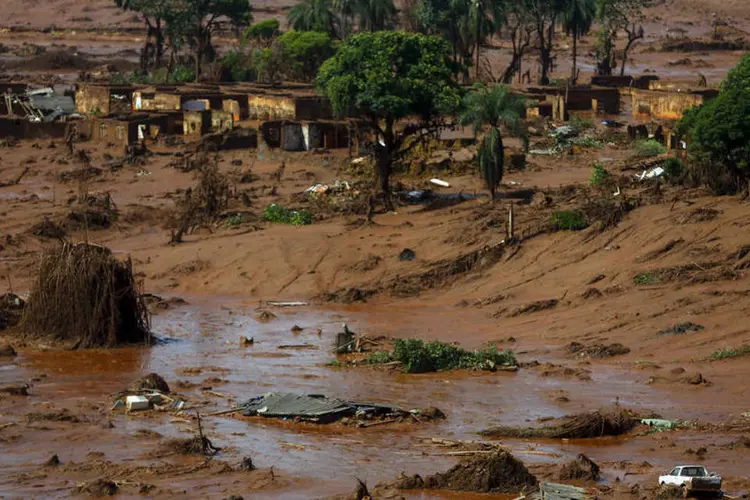 
	Mariana: o Rio Doce e seus afluentes, atingidos diretamente pelo desastre, foram completamente contaminados pela lama
 (Ricardo Moraes/ Reuters)