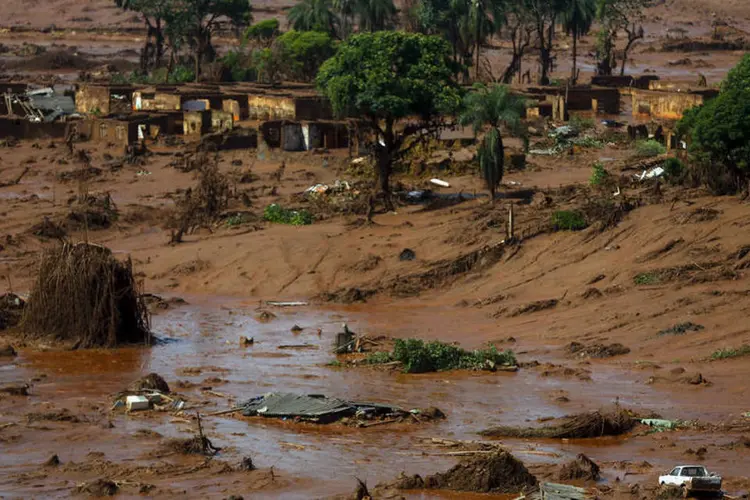 
	Cidade de Bento Rodrigues em Minas Gerais coberta por lama ap&oacute;s rompimento de barragem: as pessoas atingidas poder&atilde;o sacar o Fundo de Garantia por Tempo de Servi&ccedil;o
 (Ricardo Moraes/ Reuters)