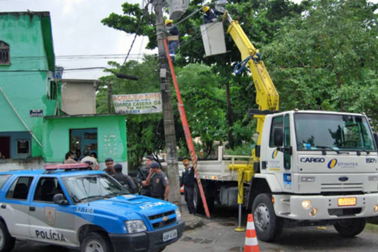 Além de luz, saneamento e telefonia, moradores recebem TV por assinatura após instalação de UPP na Cidade de Deus (Marcos Benjamin/Seseg-RJ)
