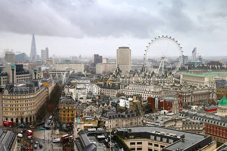 
	Londres: brit&acirc;nicos que defendem a continua&ccedil;&atilde;o do pa&iacute;s na Uni&atilde;o Europ&eacute;ia supera em 15 pontos os que defendem a sa&iacute;da
 (Chris Jackson/ Getty Images)