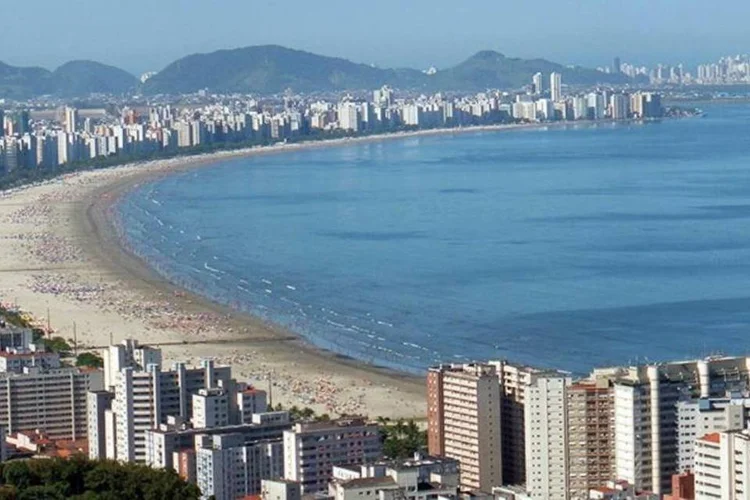 
	Santos: segundo informa&ccedil;&otilde;es da prefeitura de Cubat&atilde;o, o helic&oacute;ptero de prefixo P-RRCA caiu em uma &aacute;rea de terra com vegeta&ccedil;&atilde;o
 (Wikimedia Commons)
