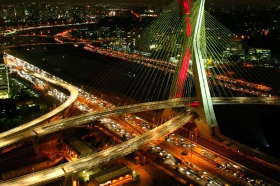 Ladrões levam holofotes de R$ 1 mi da Ponte Estaiada