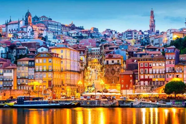 
	Cidade do porto, em Portugal: o Instituto Nacional de Sa&uacute;de de Portugal confirmou hoje a detec&ccedil;&atilde;o do v&iacute;rus em cinco pessoas
 (Thinkstock)