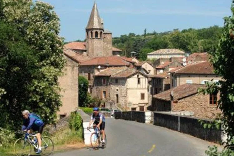 Vista da cidade francesa de Monestiés, que abriga museu dedicado a Francisco Bajen (Remy Gabalda/AFP)