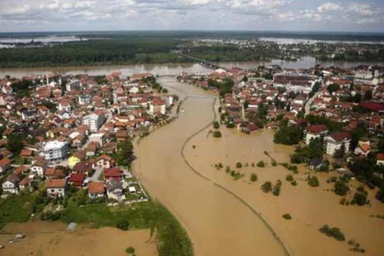 
	Cidade afetada na B&oacute;snia: 900 km&sup2; de superf&iacute;cie est&atilde;o sob amea&ccedil;a das minas
 (REUTERS)
