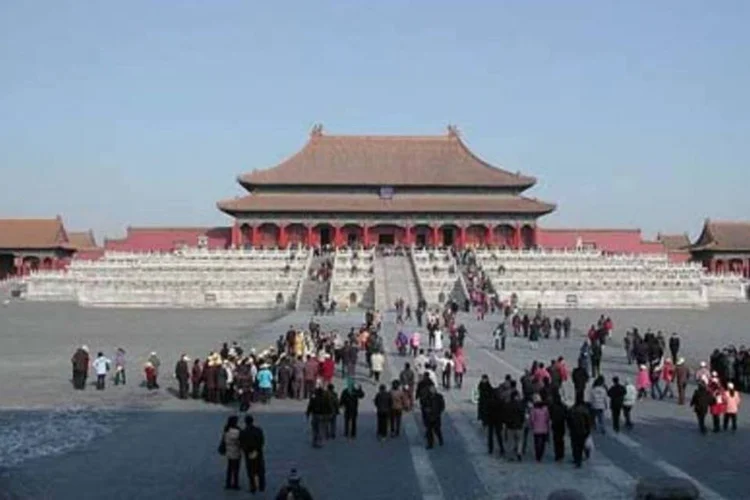 Segundo secretário geral da CBCDE, China vai promover valorização lentra do iuane (.)